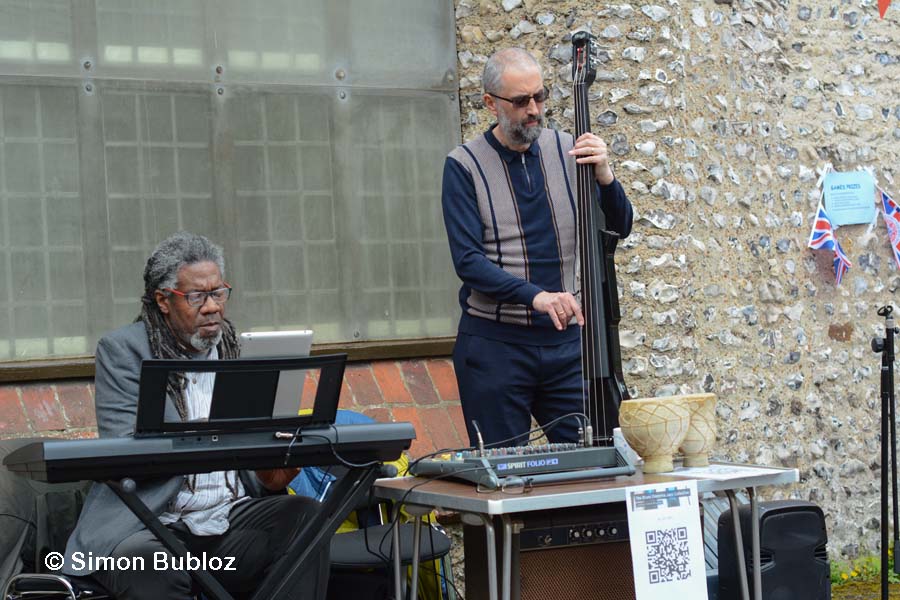 Jazz duo in Church Forecourt