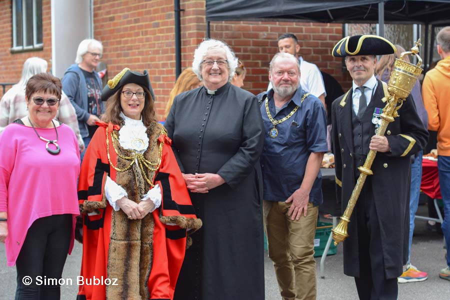 Mayor welcomed by Rev Betsy & Anna de Wit