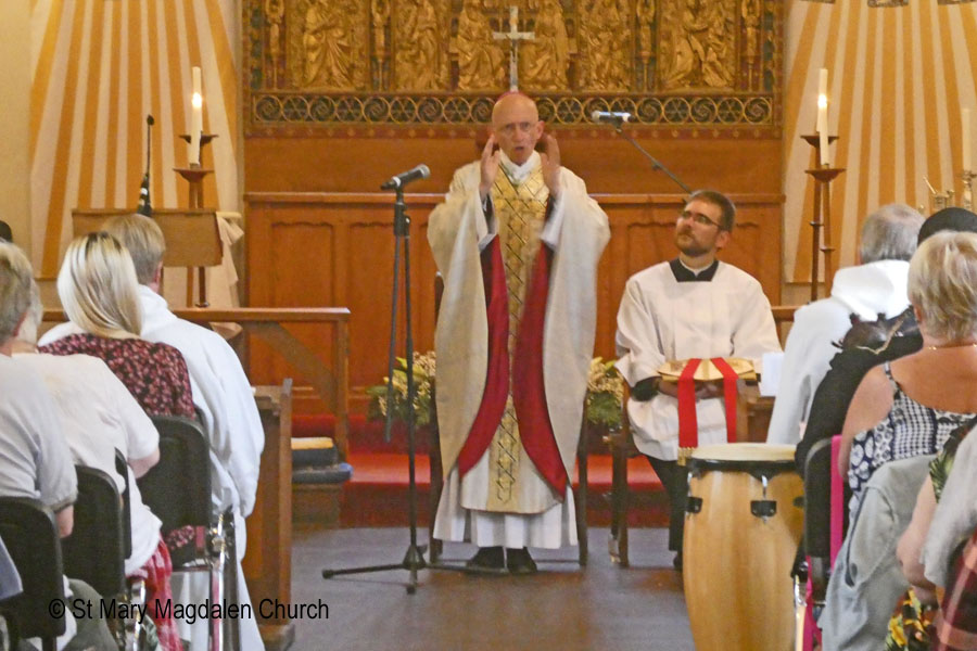 Consecration image P1320853c