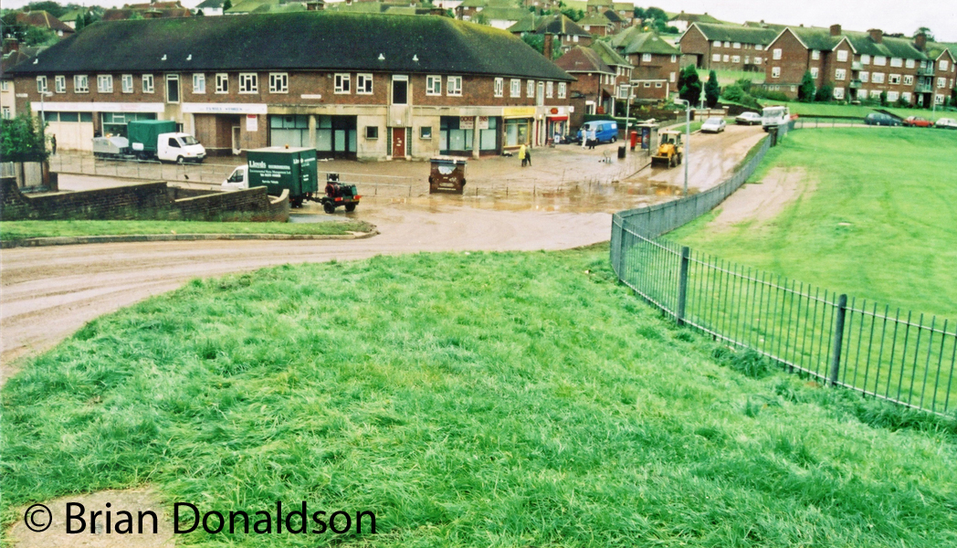 Leybourne Parade Flooding 2000