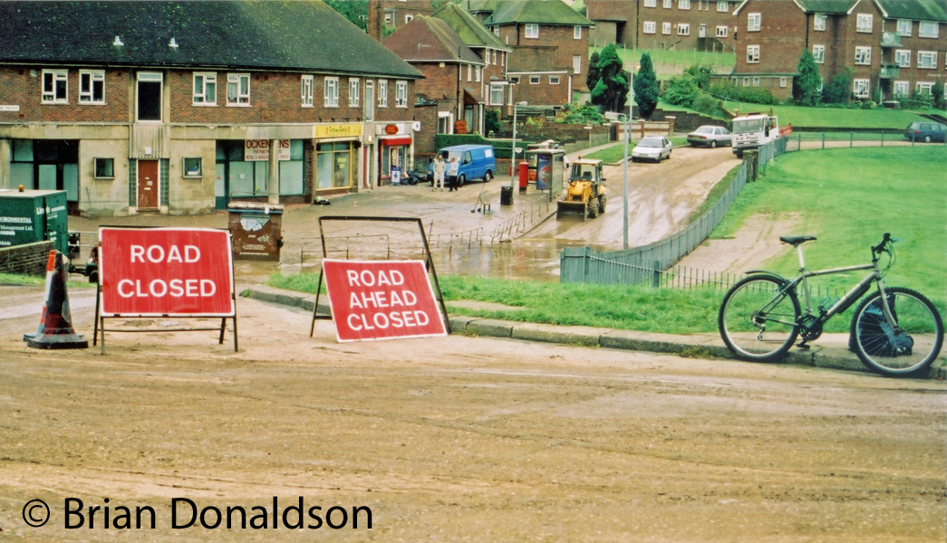 Leybourne Parade Flooding 2000