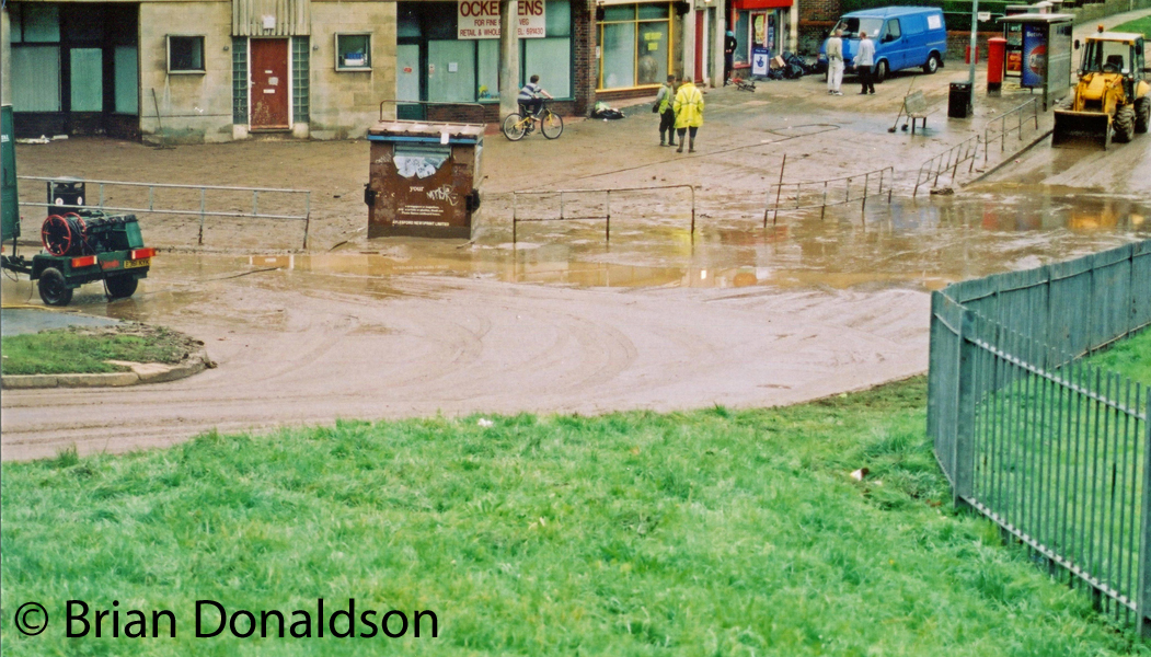 Leybourne Parade Flooding 2000