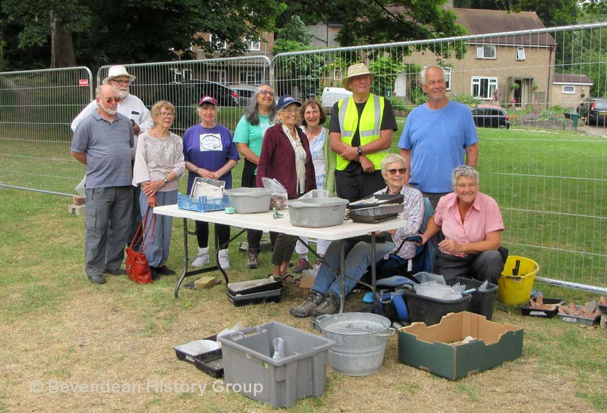 Team of Diggers on final day